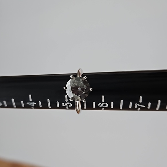 Elegant Silver Ring with Dark Gray Stone - Picture 3 of 4